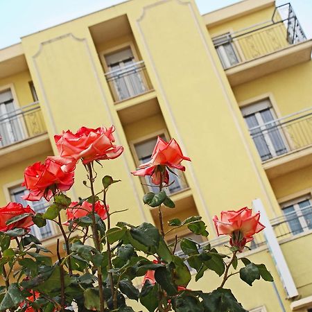 Hotel Villa Aurora Bellaria-Igea Marina Exteriör bild