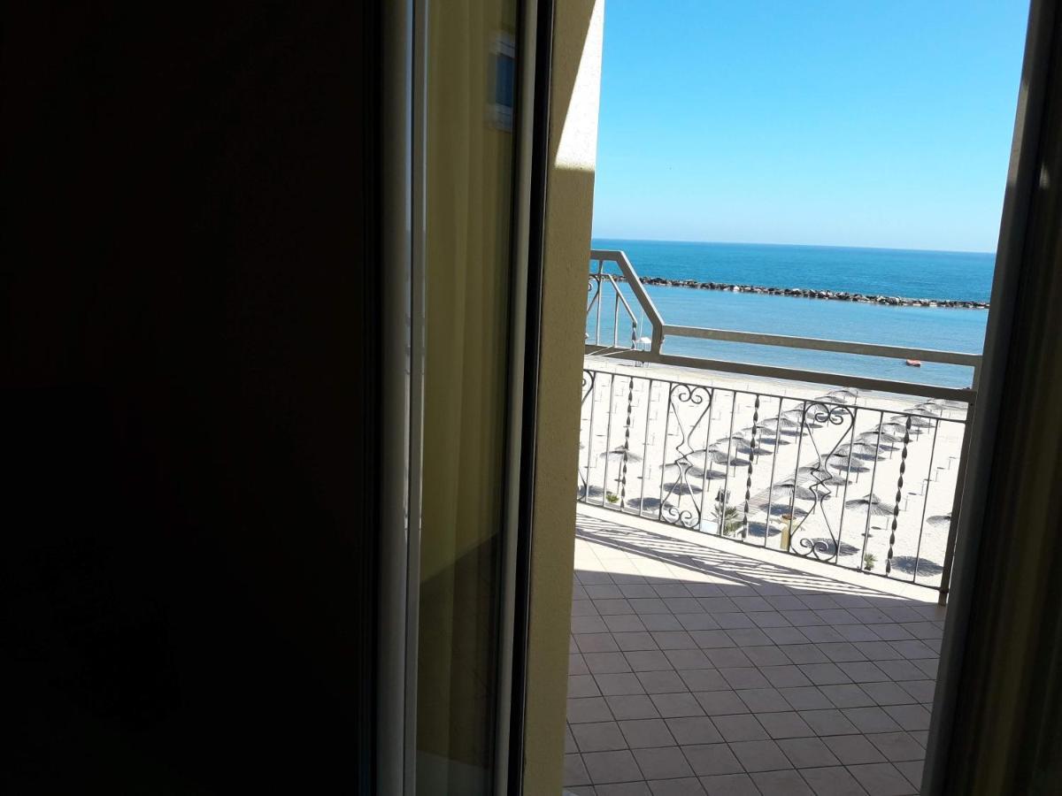 Hotel Villa Aurora Bellaria-Igea Marina Exteriör bild