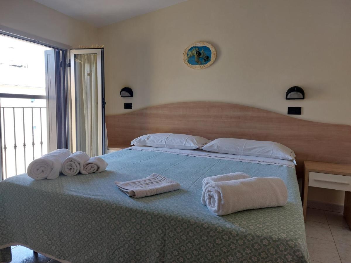Hotel Villa Aurora Bellaria-Igea Marina Exteriör bild