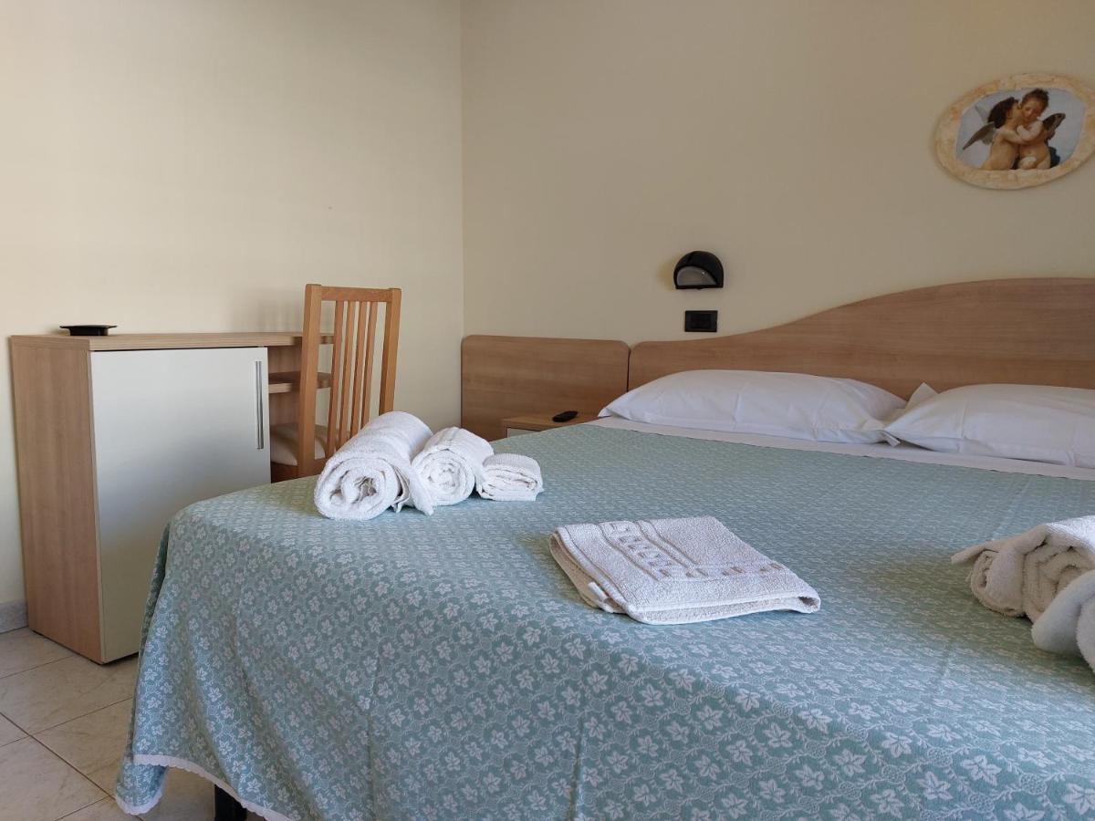 Hotel Villa Aurora Bellaria-Igea Marina Exteriör bild