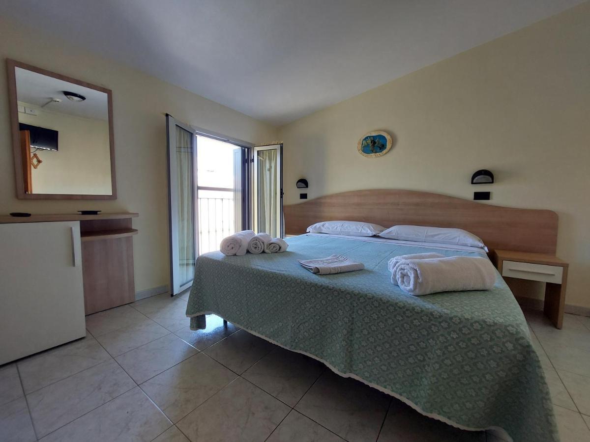 Hotel Villa Aurora Bellaria-Igea Marina Exteriör bild