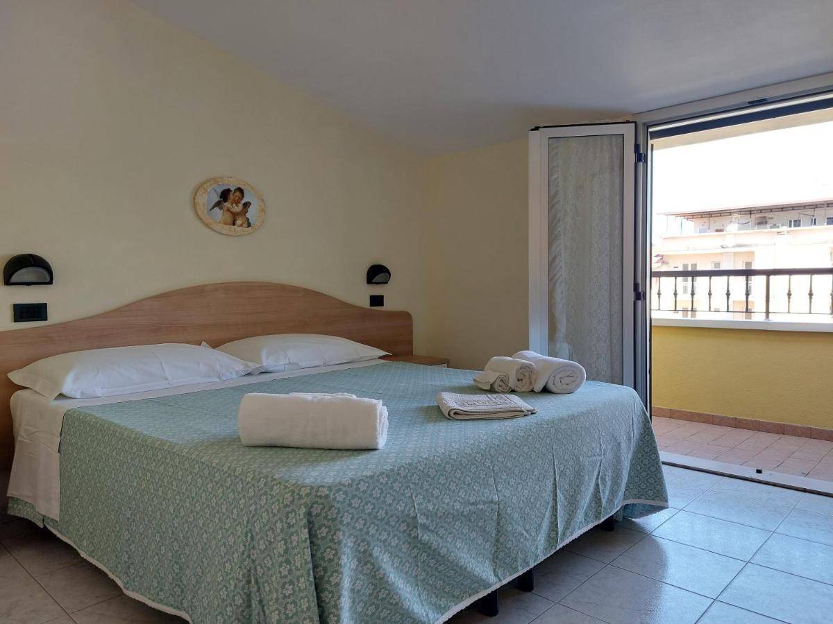 Hotel Villa Aurora Bellaria-Igea Marina Exteriör bild
