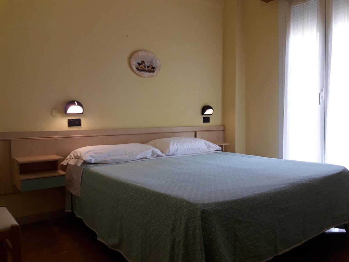 Hotel Villa Aurora Bellaria-Igea Marina Exteriör bild