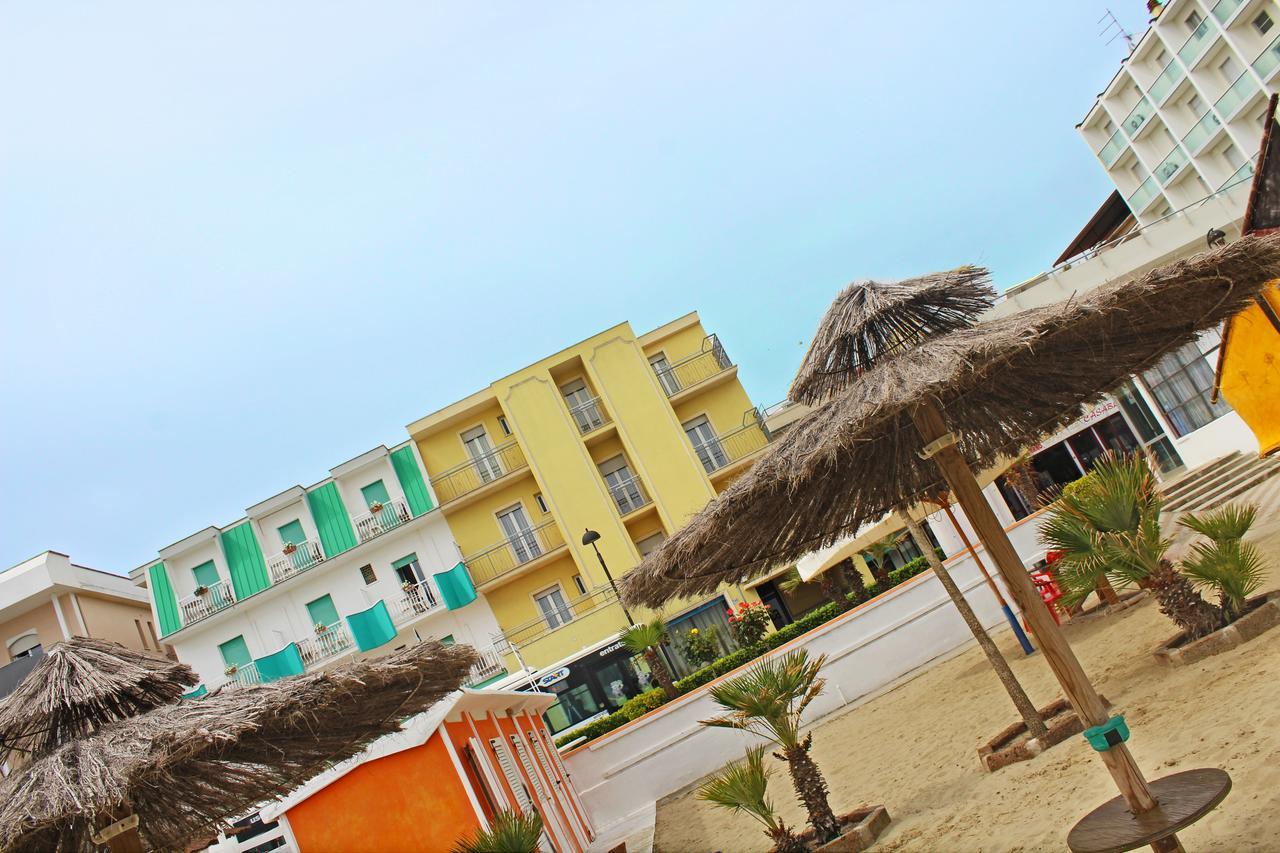 Hotel Villa Aurora Bellaria-Igea Marina Exteriör bild