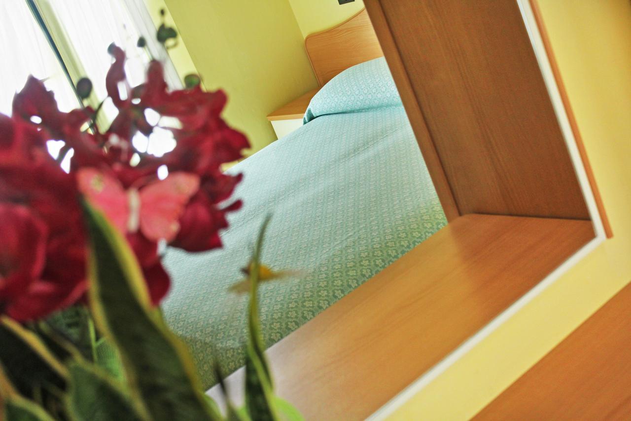 Hotel Villa Aurora Bellaria-Igea Marina Exteriör bild