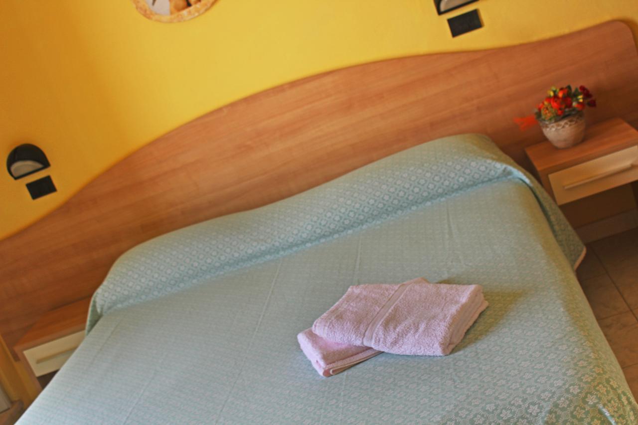 Hotel Villa Aurora Bellaria-Igea Marina Exteriör bild
