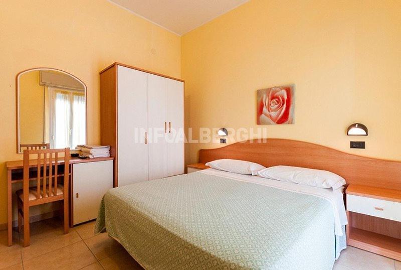 Hotel Villa Aurora Bellaria-Igea Marina Exteriör bild