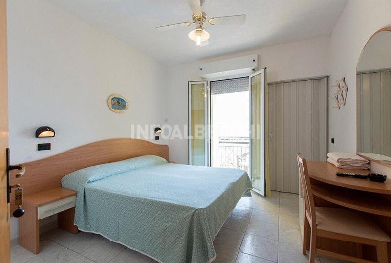 Hotel Villa Aurora Bellaria-Igea Marina Exteriör bild