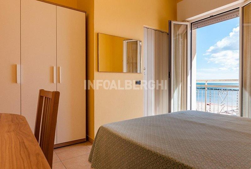 Hotel Villa Aurora Bellaria-Igea Marina Exteriör bild